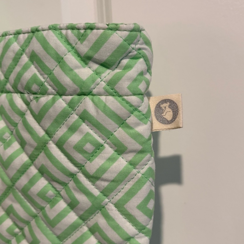 NWT-Quilted Koala large geometric shape quilted double strap tote, green or pink - Picture 3 of 15